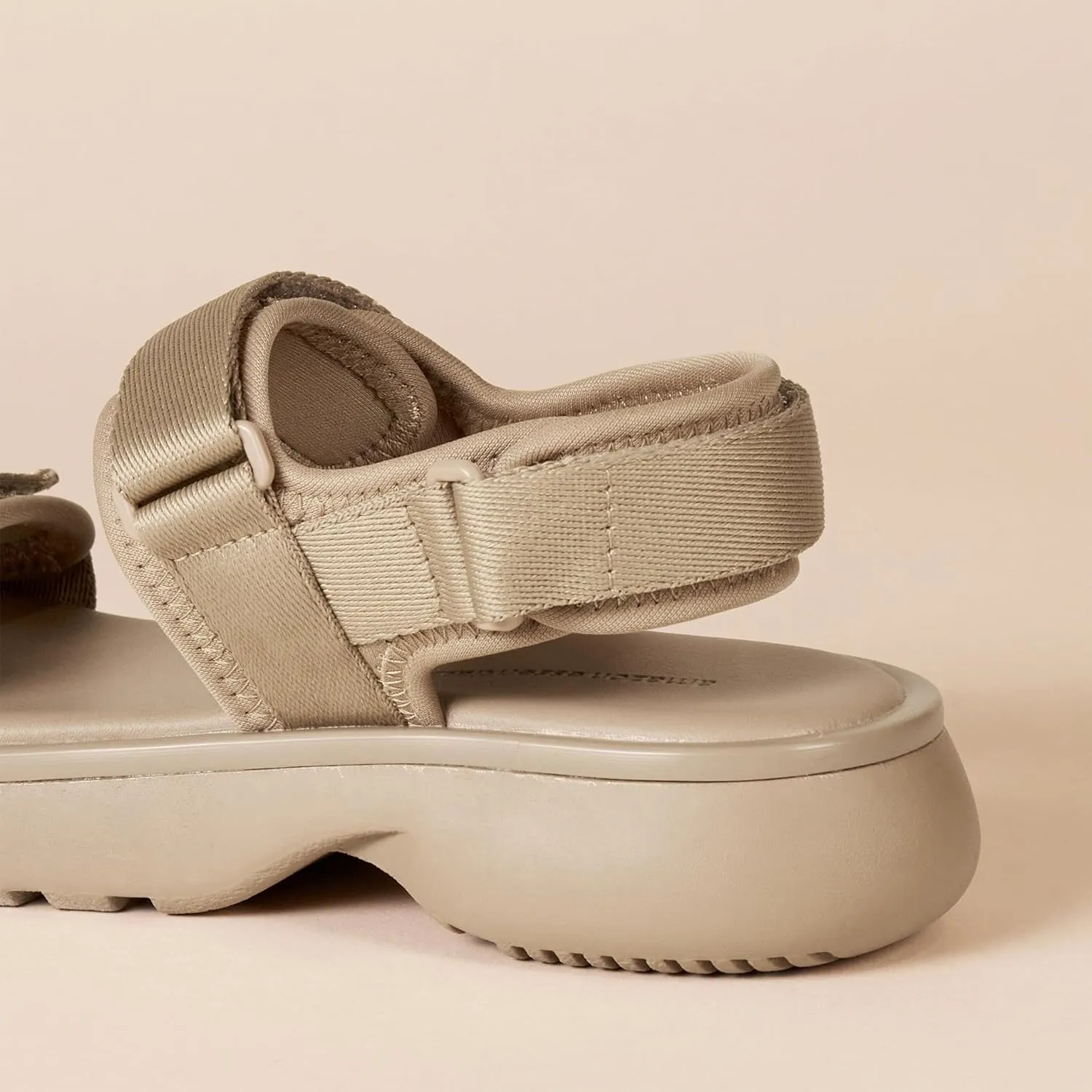 Amazon Essentials Women's Sport Sandal with Memory Foam Insole and Adjustable Padded Straps