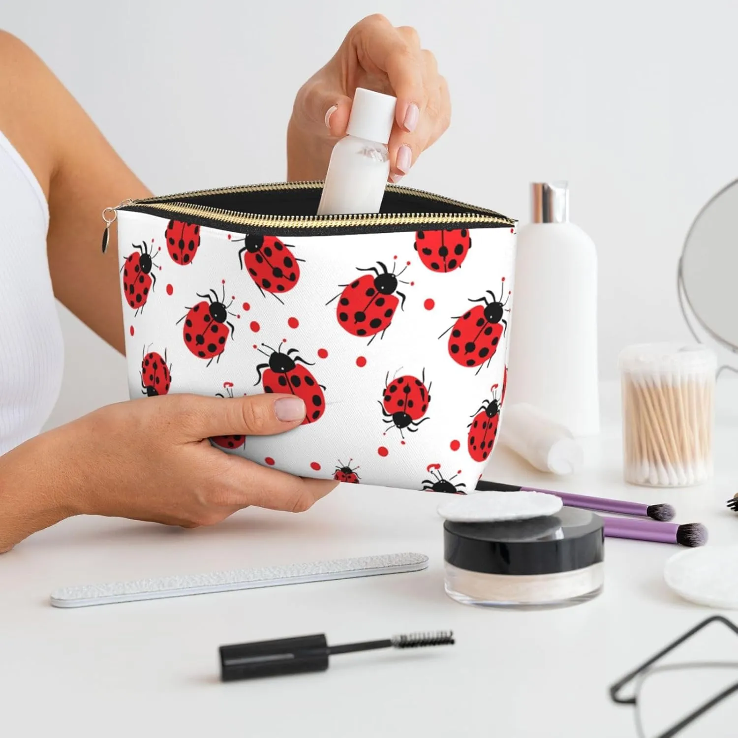 Ladybug Makeup Bag Waterproof Cosmetic Bag Organizer Small Make Up Zipper Pouch Portable Travel Toiletry Bag For Women Girls