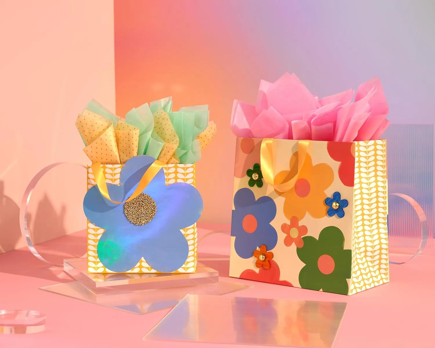 Papyrus 11" Medium Gift Bag (Multicolored Daisies) for Birthdays, Bridal Showers, Anniversaries and All Occasions (1 Bag)