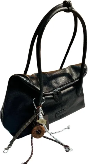 Timeless Voyager leather bag