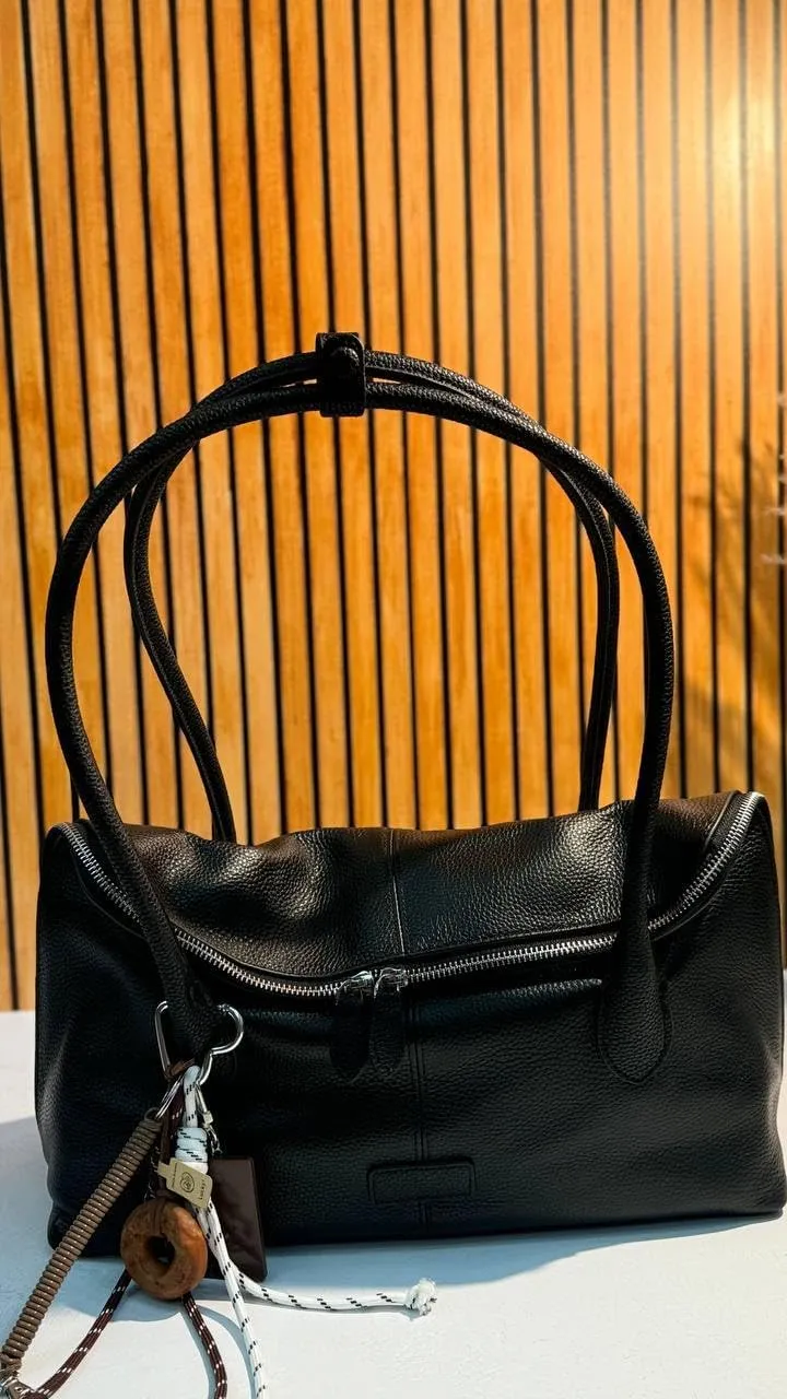 Timeless Voyager leather bag